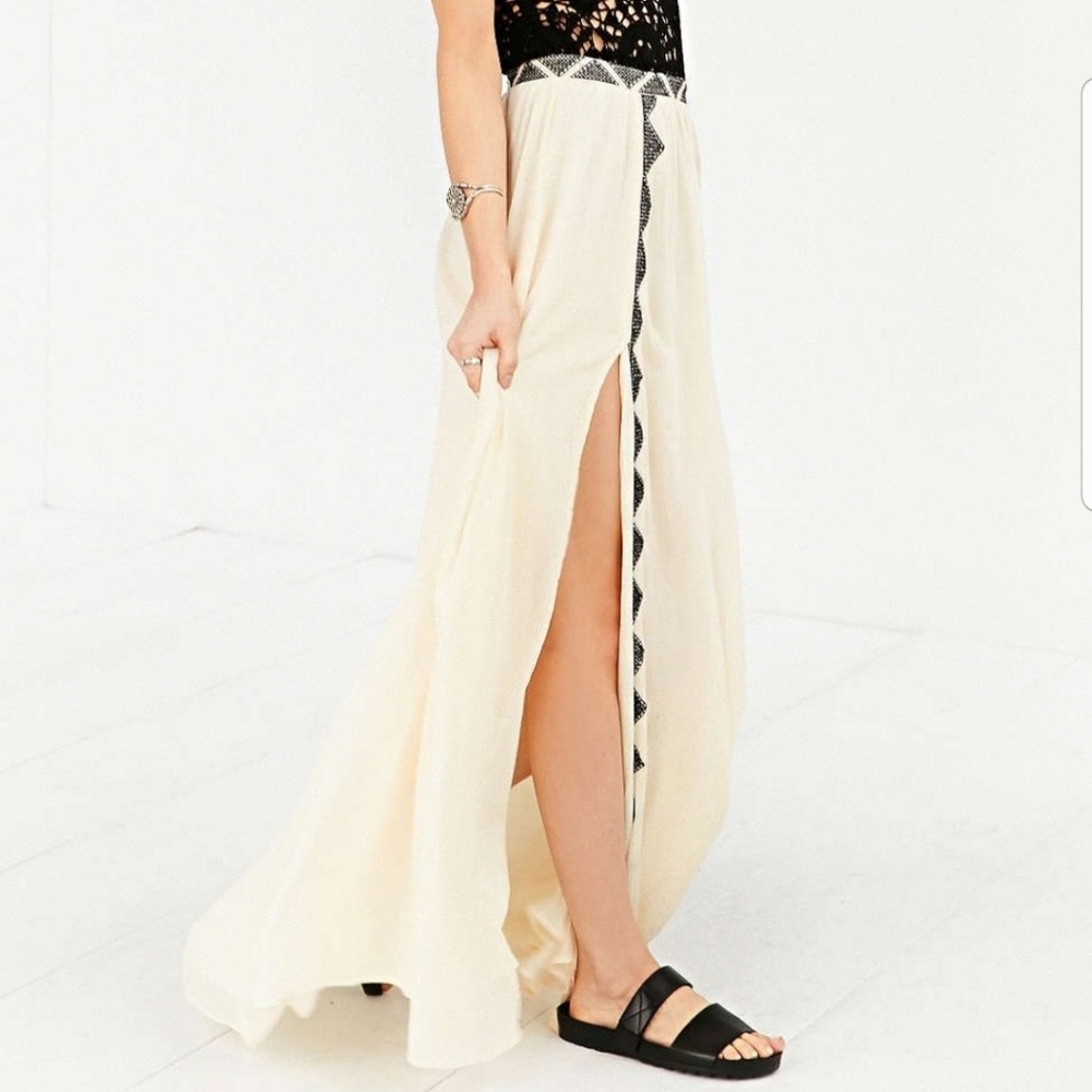 Amuse society sia crochet double slit maxi linen dress cream black lace - Picture 3 of 7